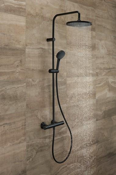 hansgrohe Vernis Blend EcoSmart Showerpipe 240 brusesystem - Mat sort