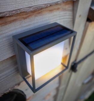 Lutec Curtis Solar udendørs væglampe m/solceller og sensor - Grå Lutec Curtis Solar udendørs væglampe m/solceller og sensor - Grå