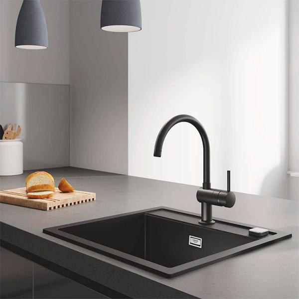 Grohe Minta k&oslash;kkenarmatur m/svingtud - Mat sort