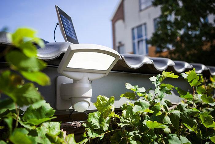 Lutec Solar Sunshine udend&oslash;rslampe m/PIR-sensor og solceller - Gr&aring;